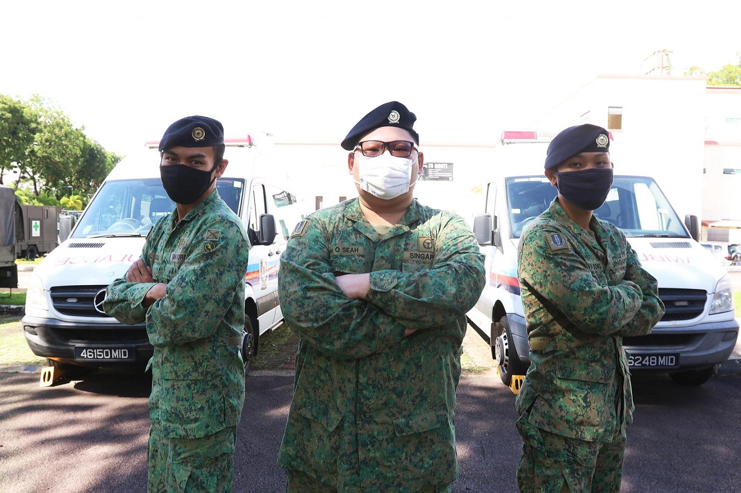 CFC Seah (middle) with his superiors, MSG Aidil Adli (left) and 3SG Kevin Bong (right).