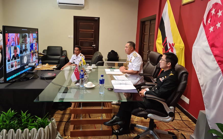 RADM Beng (extreme right) and FADM Dato Othman (middle) took some time to jointly attend the USN's Pacific Fleet Key Leadership Engagement.