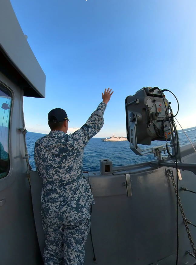 The Republic oRSS Tenacious Commanding Officer LTC Bertram Ang bidding farewell to KRI Diponegoro at the end of the exercise.f Singapore Navy (RSN)'s RSS Formidable sailing during SIMBEX with the Indian Navy.