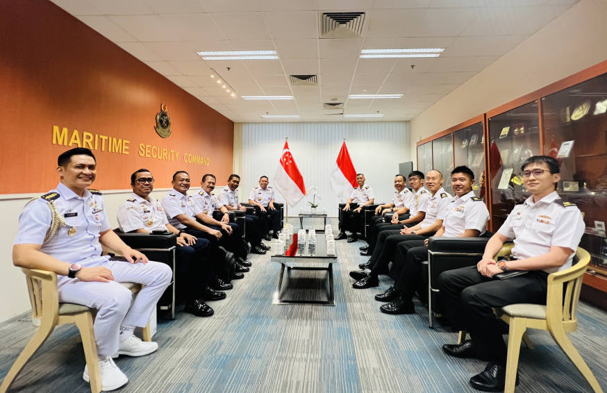 VADM Dr. Irvansyah and his delegation met with Commander MARSEC / MSTF COL Ng and his key appointment holders. 