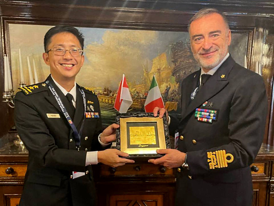 A meeting between RADM Beng (left) and the Chief of the Italian Navy ADM Enrico Credendino (right) on board the Italian Navy’s ship Americo Vespucci.