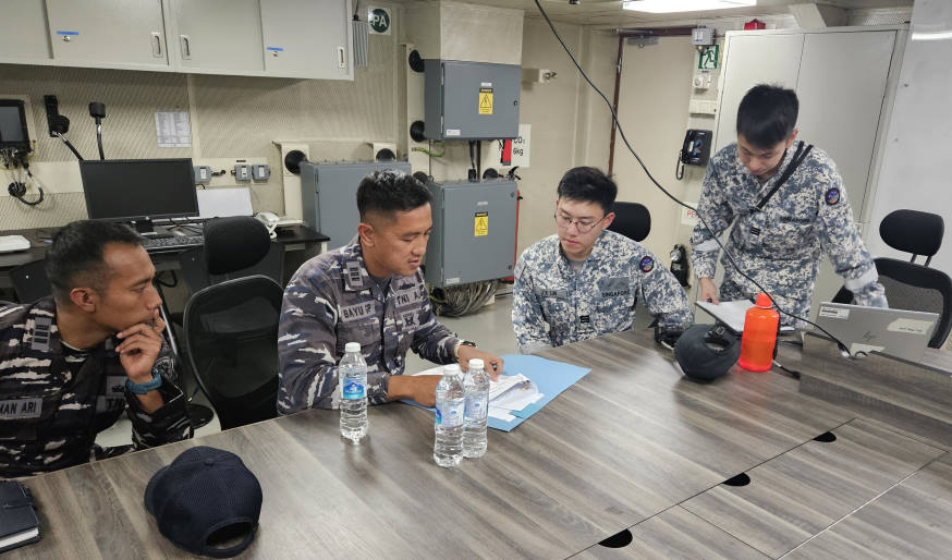 Before the commencement of the PASSEX, RSN and TNI AL personnel met on board RSS Endeavour for a final coordination.