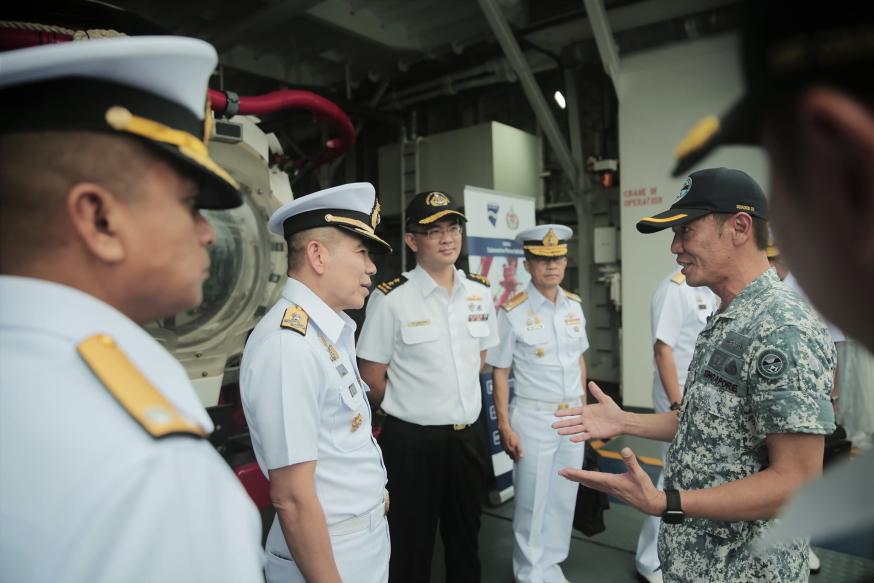 Commanding Officer 192/3 SQN SLTC Lim Chee Peng briefing ADM Luechai about submarine rescue operations on board MV Swift Rescue.