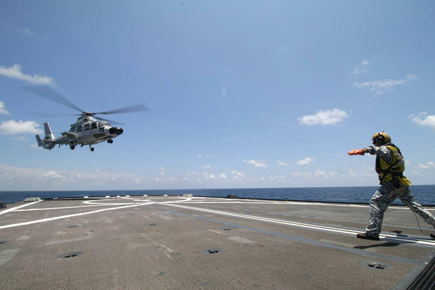 A Z-9 Haitun helicopter from PLA(N)'s Huangshan approaching RSS Steadfast during the contactless helicopter operations. 