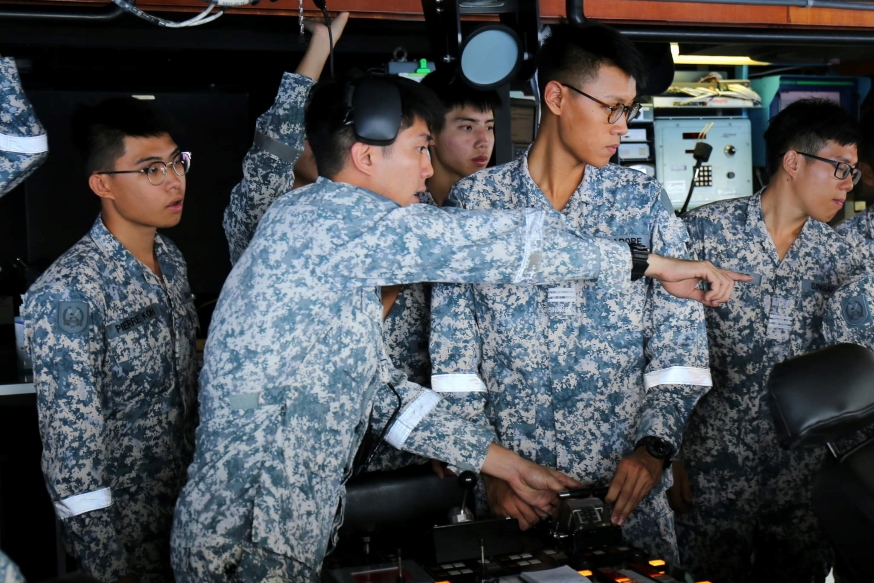 During a shipboard exercise, the helmsman ME1 Ong Kian Boon (pictured second from the left) teaches the midshipmen how to adjust the engines according to the given orders.