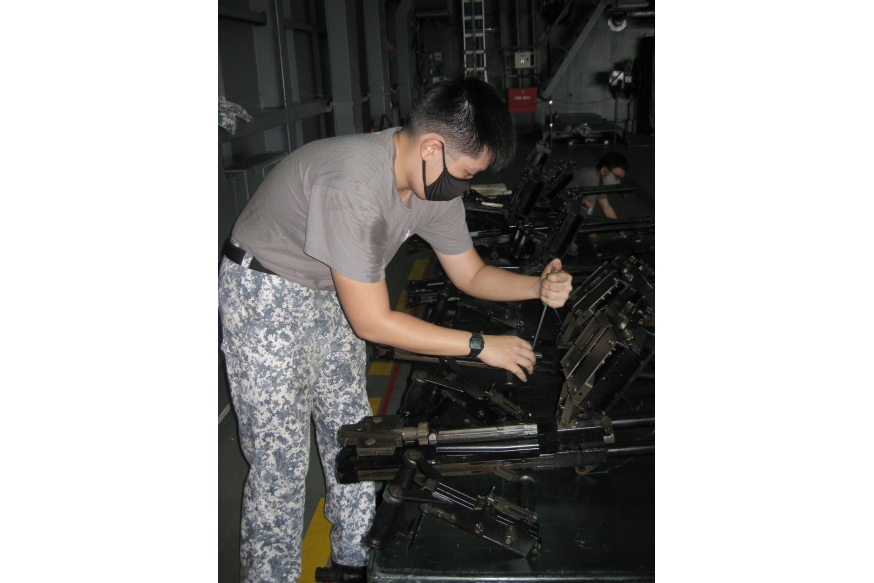 Earlier this month, CPL Lim Zheng Jie and his team conducted Fit for Firing (FFF) inspections for the armaments on board our ships in the naval bases.